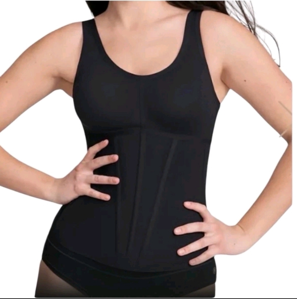 NWT Large Honeylove Boldness Tank. Black.